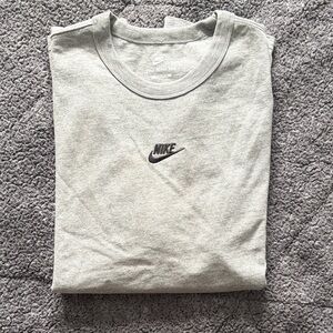 Nike Men's Light Gray Short Sleeve Tee